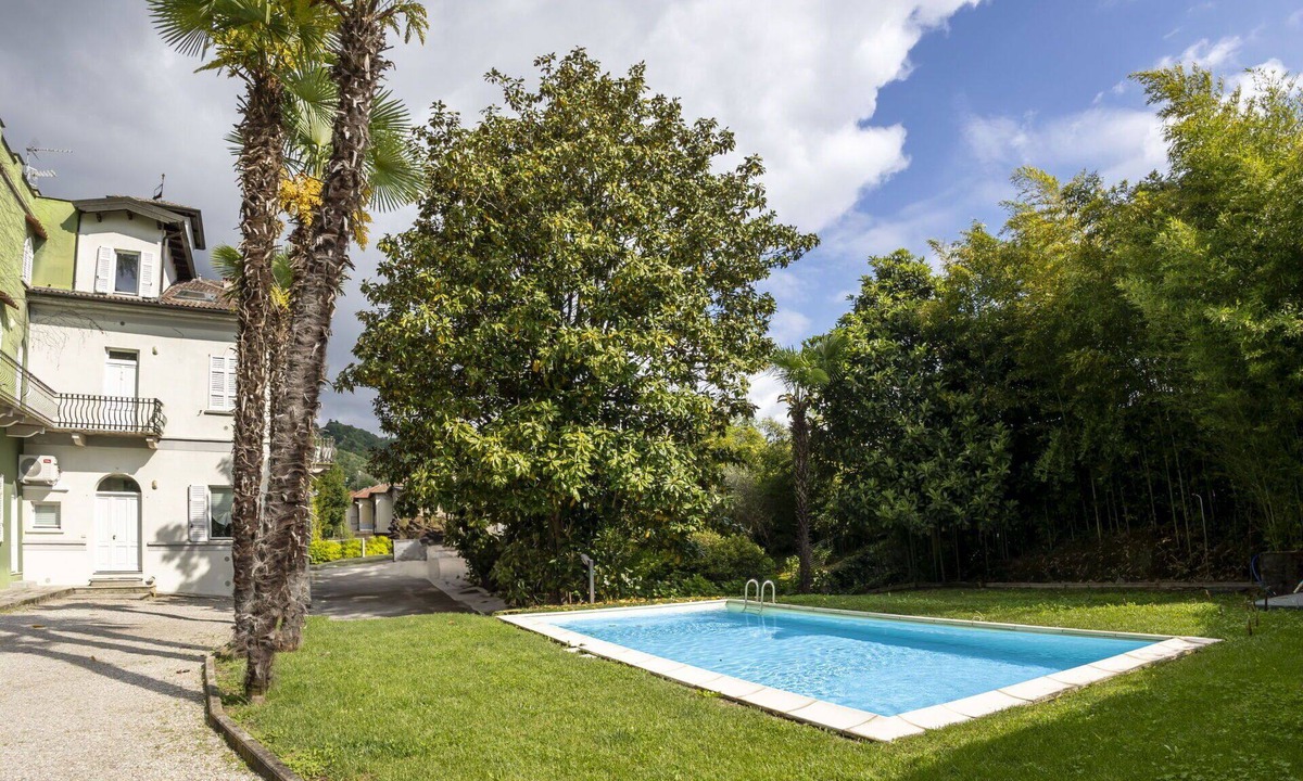 Meina Apartment | Cosy apartment for 4 people with pool, A/C, TV and balcony
