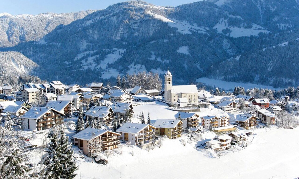 Laax Apartment | Cosy apartment for 5 people with pool, WIFI, TV, balcony and panoramic view