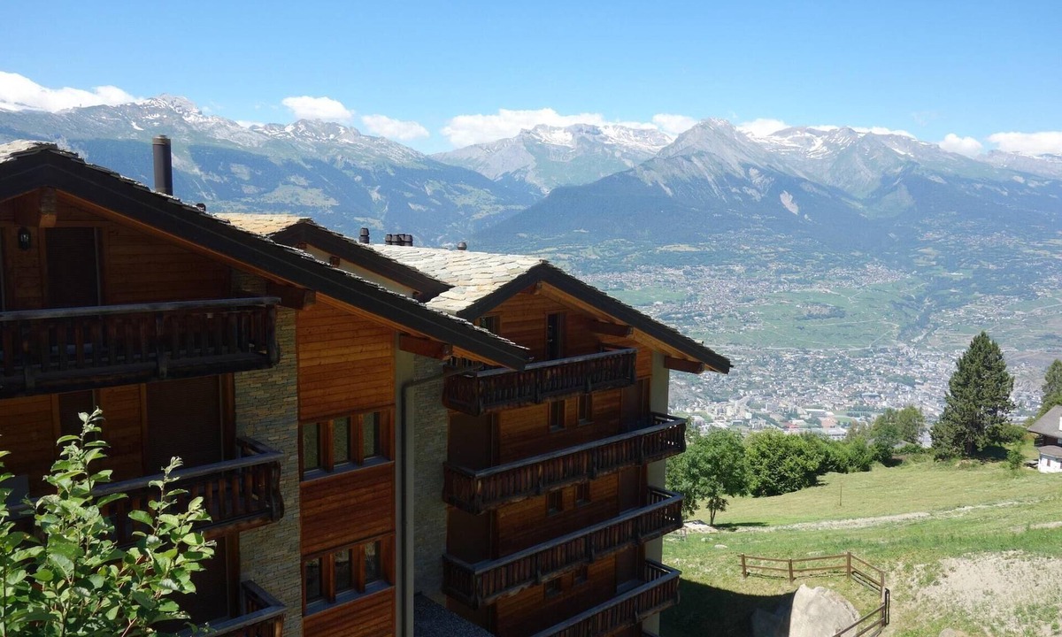 Veysonnaz Apartment | Cozy Apartment With Valley Views