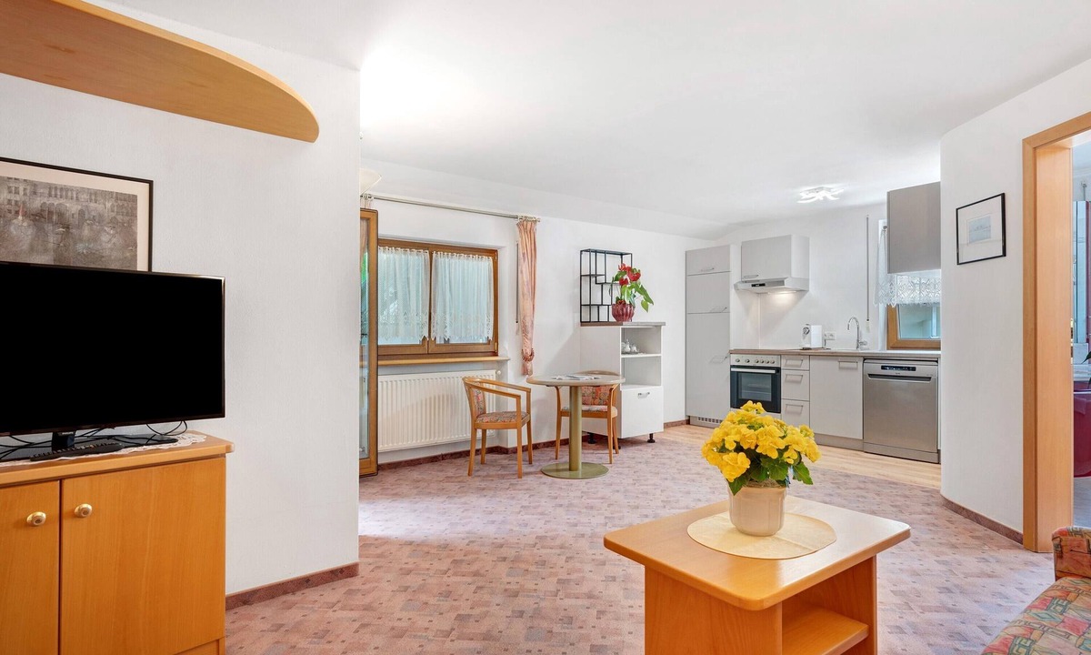 San Martino in Passiria Apartment | Das Bergland – Jaufen Apartment with Covered Panoramic Terrace and Mountain Views