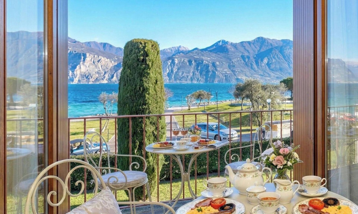 Sirmione Apartment | DesenzanoLoft Eden lake view with private beach