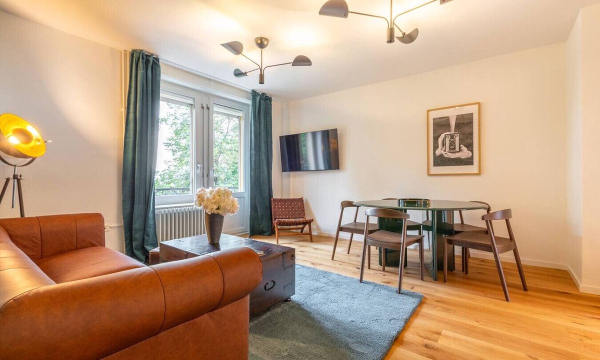 District 6 Apartment | Elegant 3-BR with sun terrace · Unterstrass