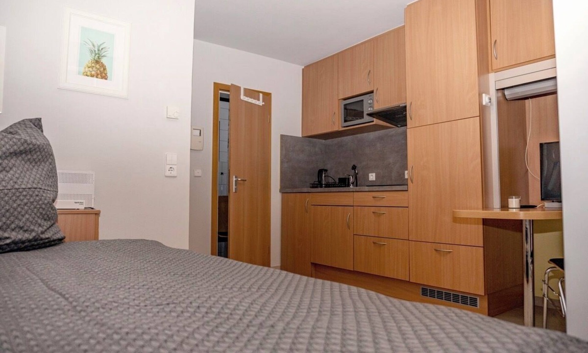 Heusteigviertel Apartment | Enjoyable 1-bedroom apartment in beautiful Stuttgart city center W1 P13