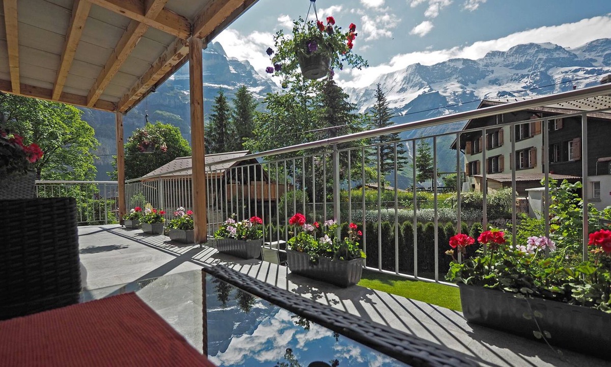 Gimmelwald House | Esthers Guesthouse
