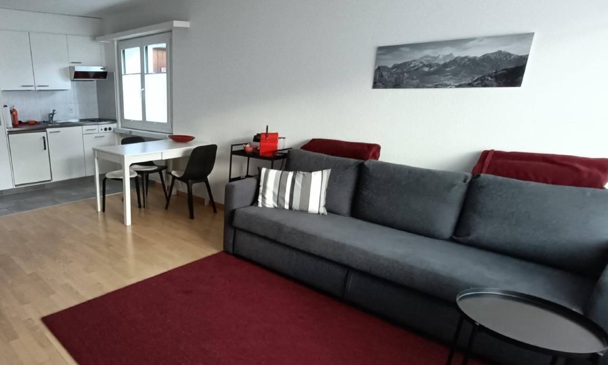 Maienfeld Apartment | Falknis holiday flat in Maienfeld with mountain views