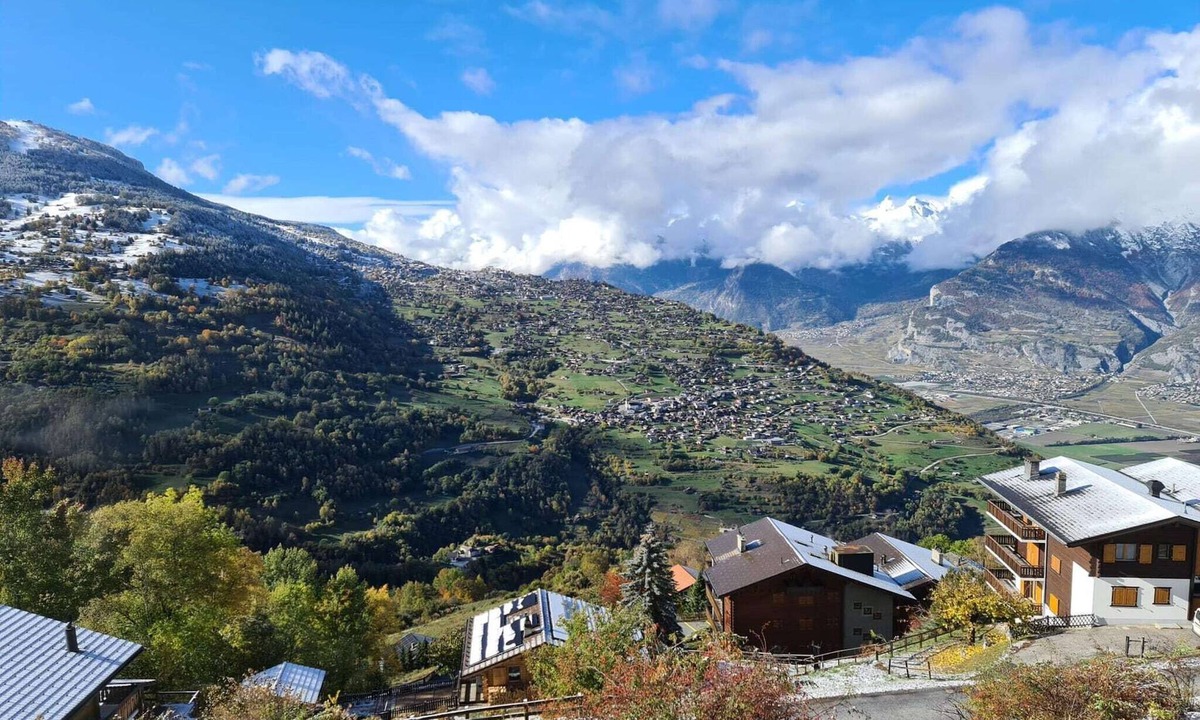 Nendaz Apartment | Flat in Veysonnaz near Ski Lift & Valley Views