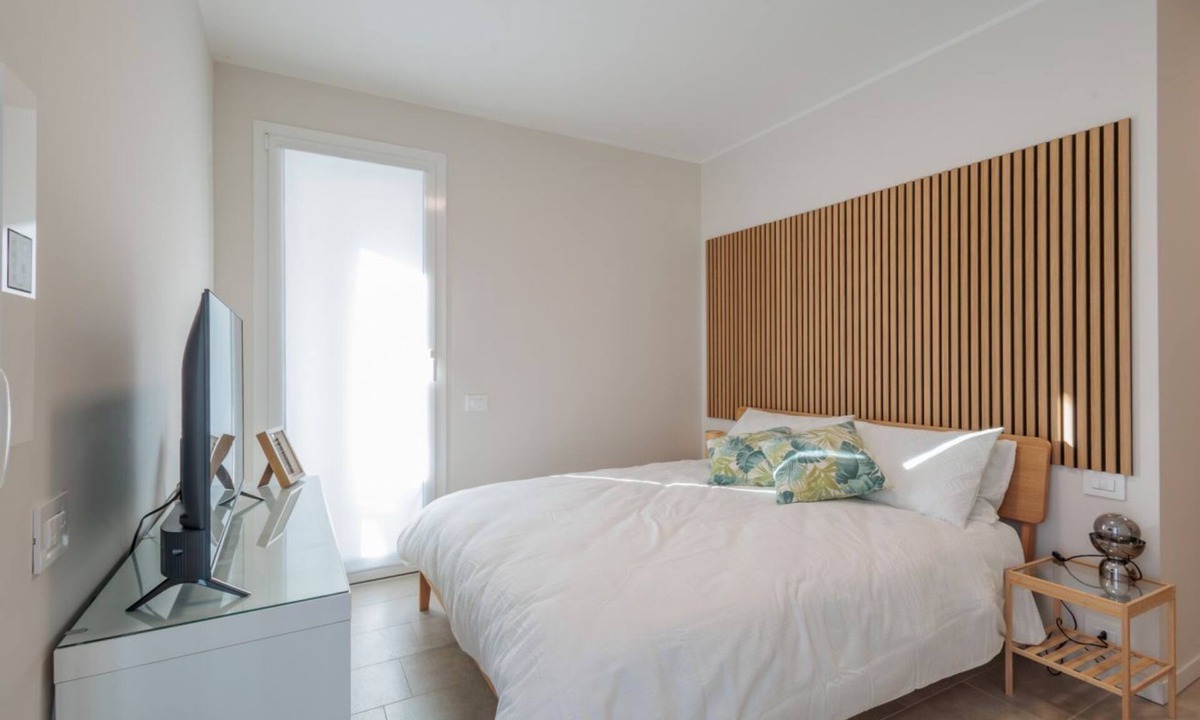 Stazione Apartment | GuestHost - In Via Moretti, Bergamo, just a few steps from the train station and well connected to the city center, this 55 sqm apartment is located on the first floor with an elevator (not suitable for disabled persons). Ideal for 3 guests, it features