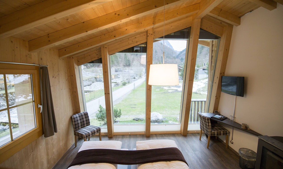 Muotathal Hotel | Hüttenhotel Husky Lodge