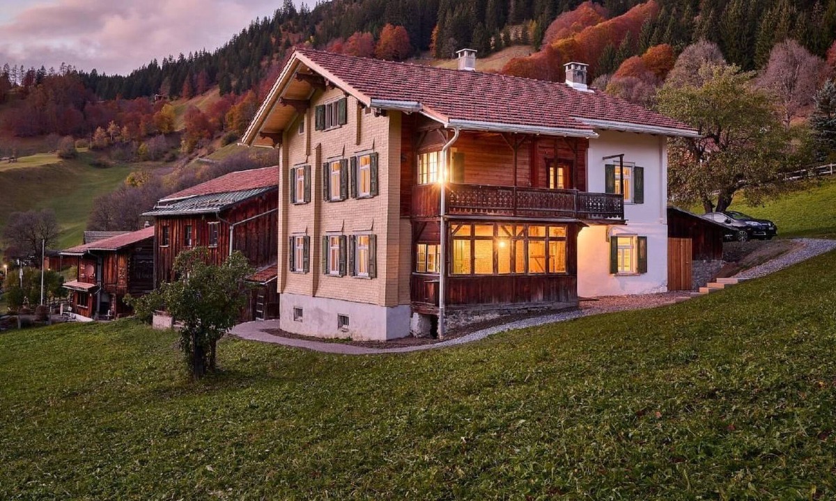 Klosters-Serneus House | Haus Im Boden - Stiftung Ferien im Baudenkmal by Interhome