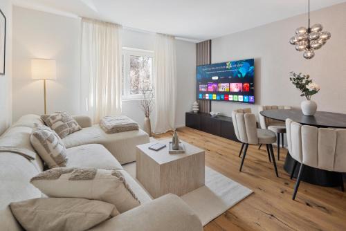 Glattbrugg Apartment | HAVN - Urban Riverside Apartment with cinema, airport and free parking