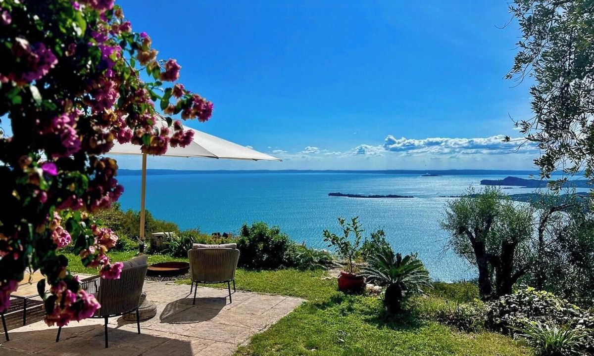 Gardone Riviera House | Historic villa in olive grove near Lake Garda