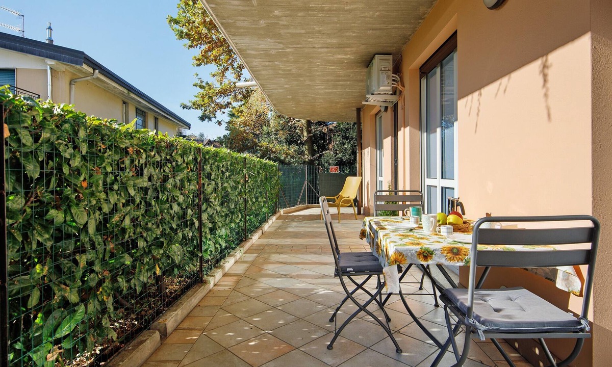 San Fermo della Battaglia House | Holiday Home “Martina” with Private Terrace near Lake Como