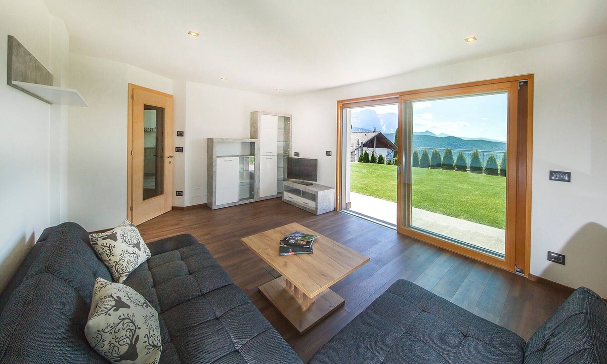 Laion Apartment | Holiday Apartment Avea App 2 with Mountain View and Garden