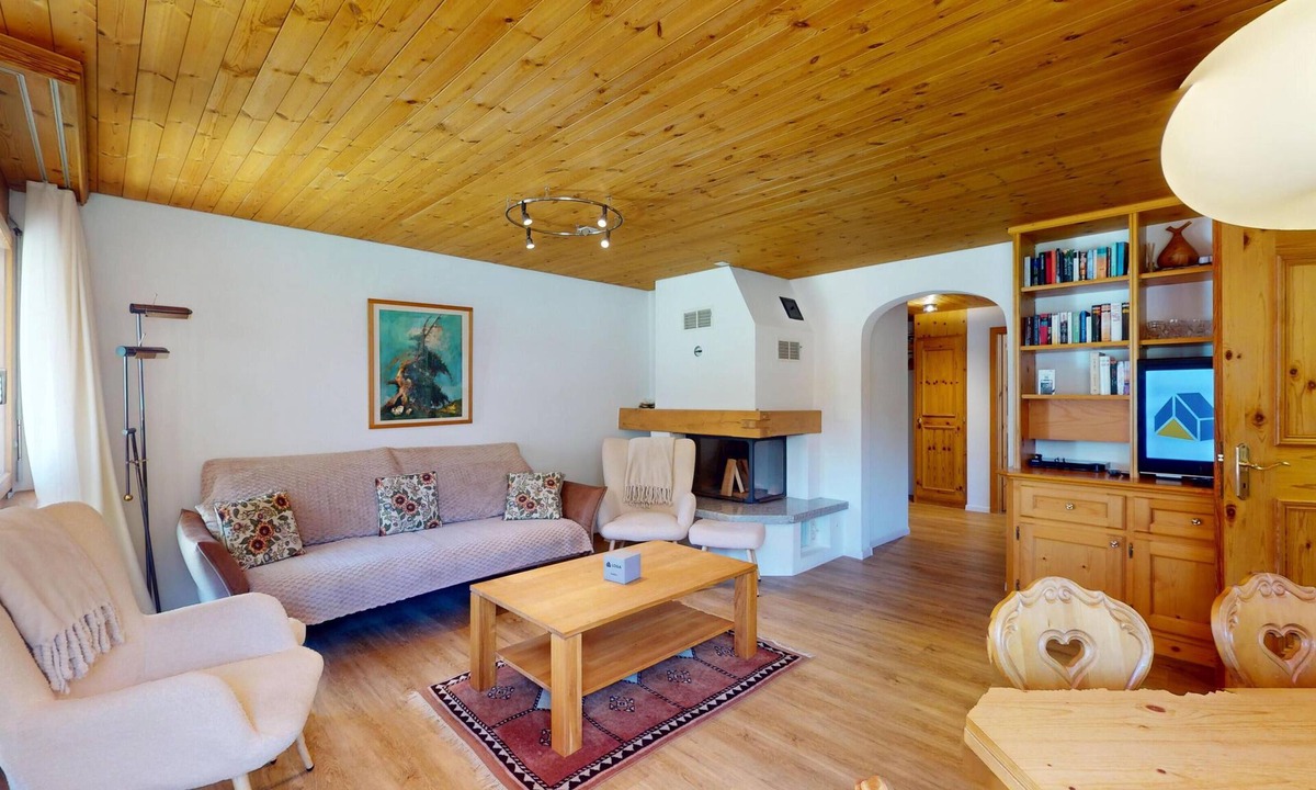 Bever Apartment | Holiday Apartment in Bever with Mountain Views, Sleeps 6
