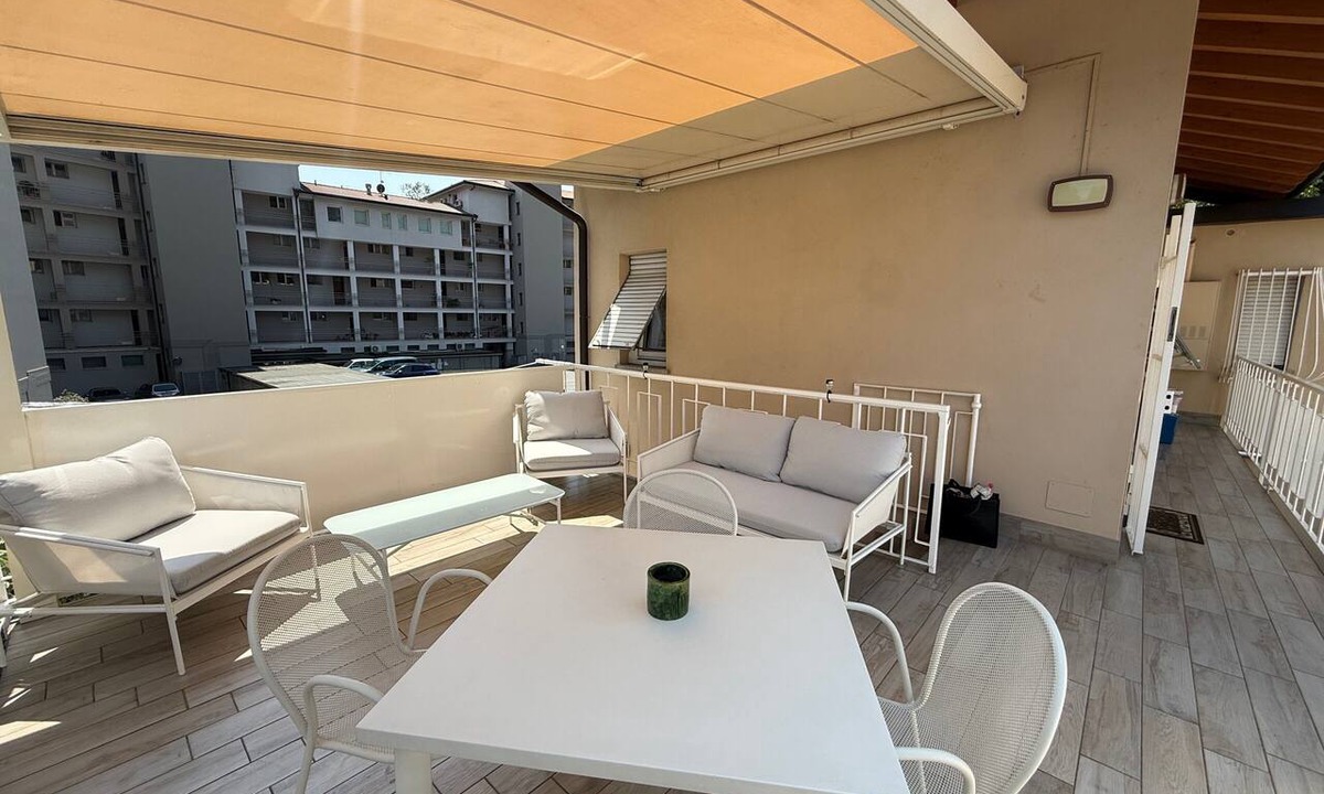 Sarnico Apartment | Holiday Home 'Miki' with Private Terrace, Wi-Fi and Air Conditioning