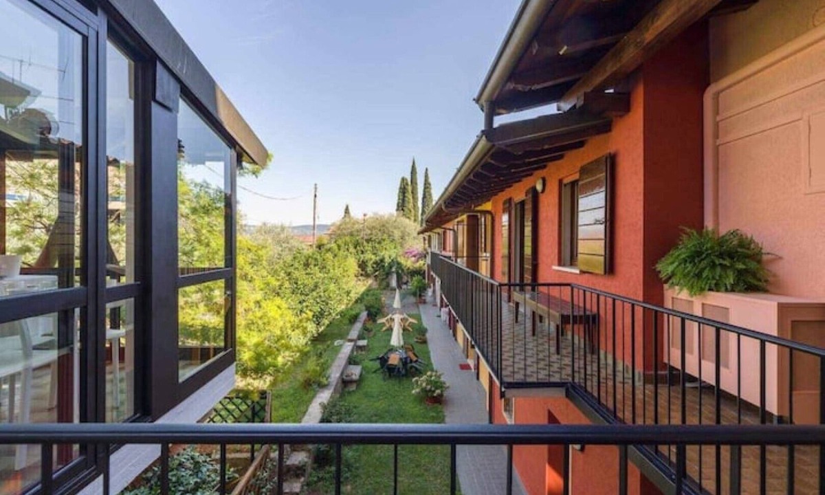 Pulciano Apartment | Home with garden for your family and pets