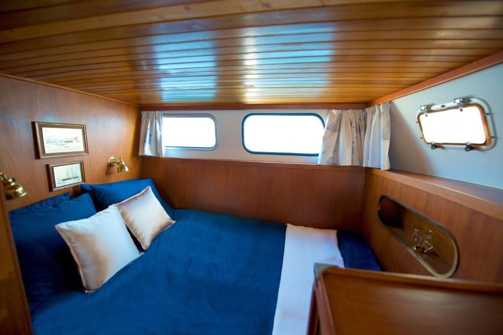 Geneva City Centre Boat Rental | HOMEBOAT-maison flottante