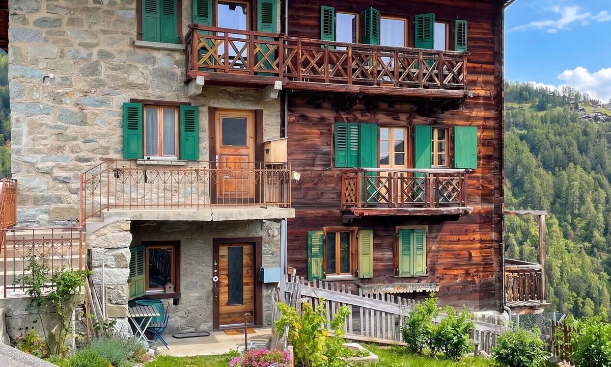 Mase Apartment | Homerez - Apartment in Mont-Noble