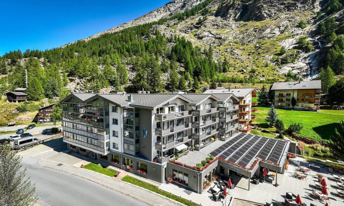 Saas Almagell Apartment | Hotel Kristall-Saphir Appartement/Fewo Apartment Serpentin by Interhome