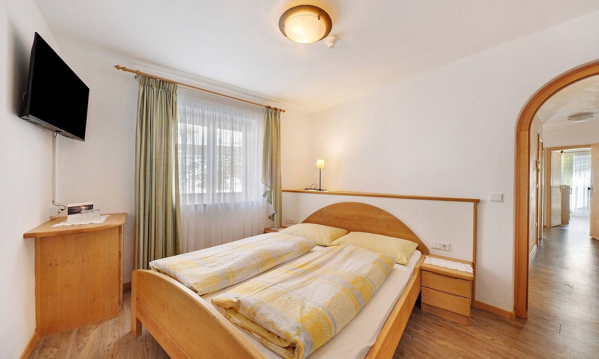San Leonardo in Passiria Apartment | Idyllic Apartment 'Innerwalten 200' with Mountain Views, Restaurant & Parking