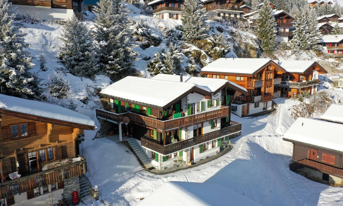 Bettmeralp Apartment | In the summer of 2026, a ground-floor 3- and-a-half-room apartment in Chalet Abe