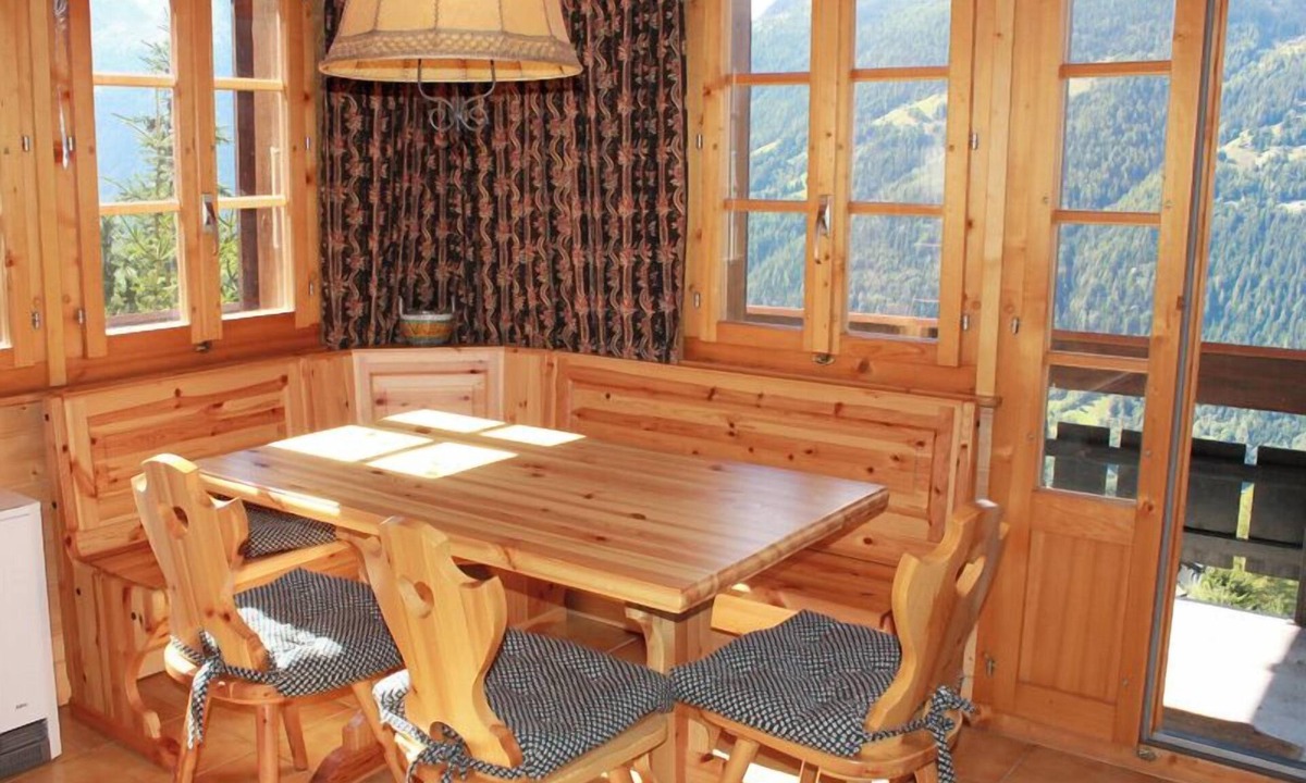 St. Luc Apartment | Joli chalet avec beaucoup de charme situé sous l'hôtel Bella-Tola, proche de toutes commodités, avec