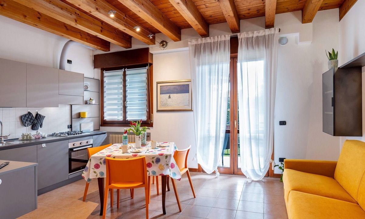 Castelnuovo del Garda Apartment | 'Kikosa House' Apartment with Private Terrace, Wi-Fi and Air Conditioning