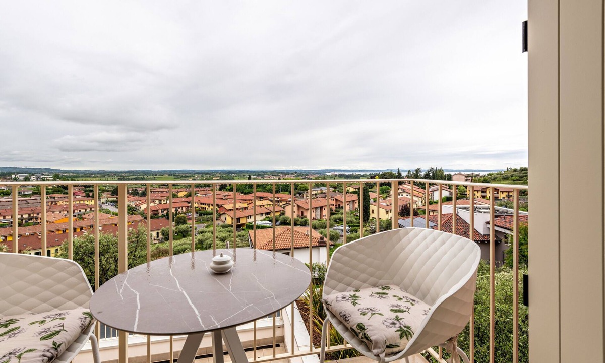 Cavaion Veronese Apartment | Lake View Apartment near Bardolino with Balcony, Lake View, and Wi-Fi