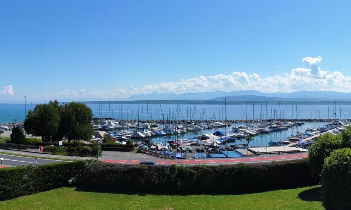 Founex House | Lakeside unfurnished 5 bedroom, 3 bathroom house short let 4 to 6 months.