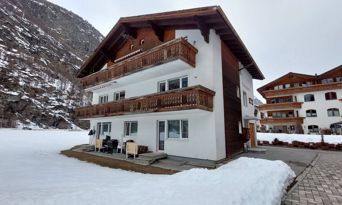 Taesch Apartment | Large apartment with panoramic view and free parking, 5 min from train station