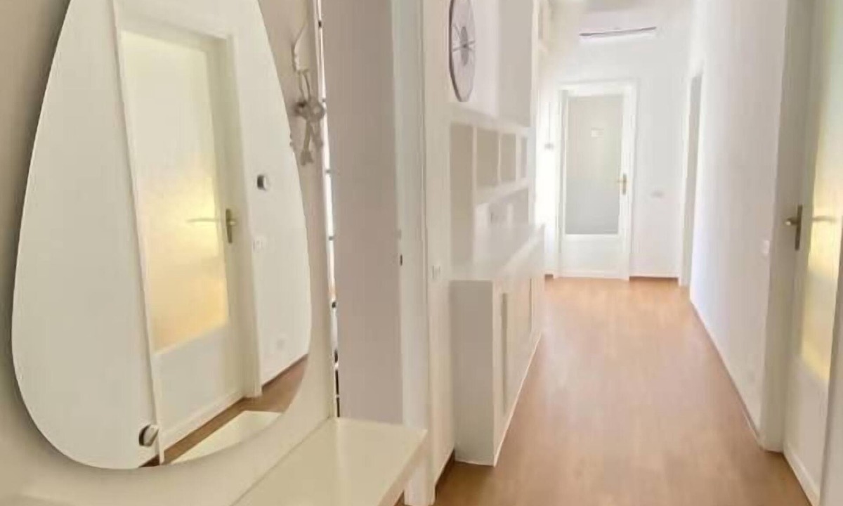 Sesto Calende Apartment | Leonardo Academy at 2': spacious three-bedroom apartment in downtown