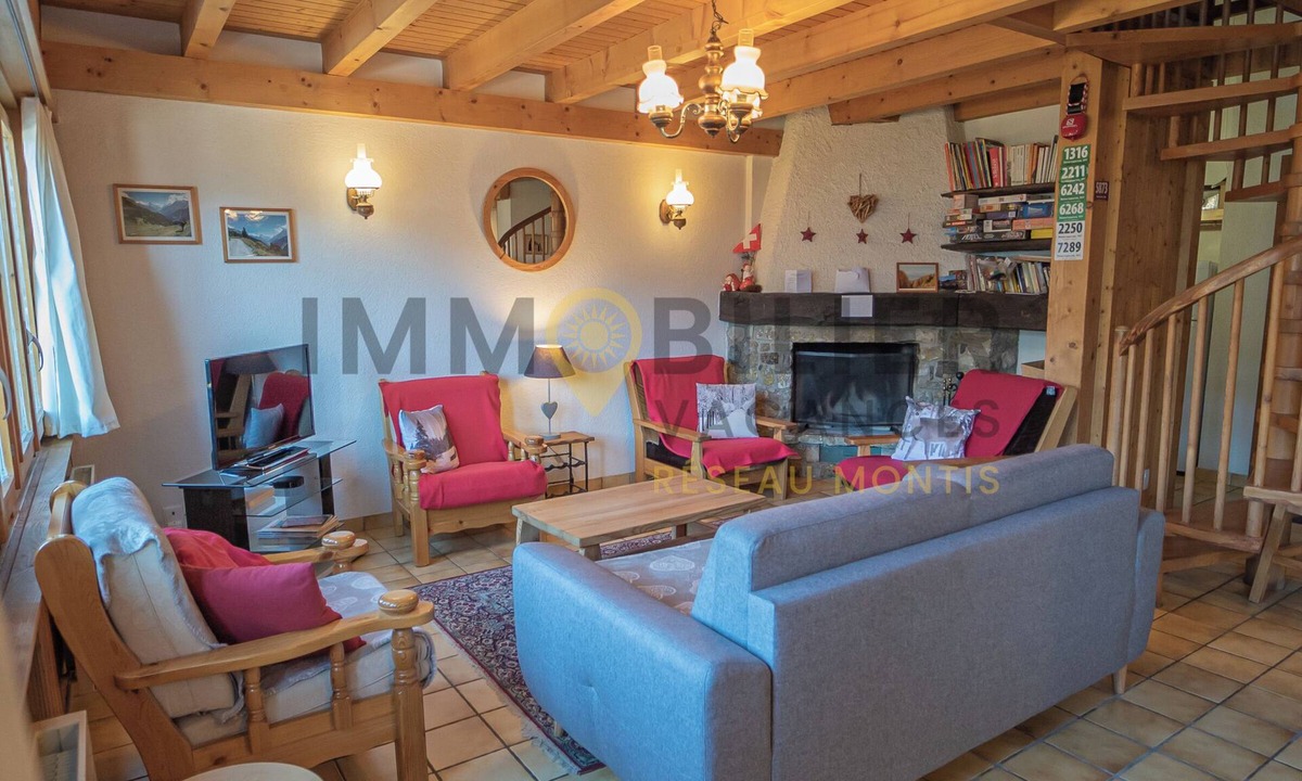 St. Luc Apartment | Located at the entrance to the village, right next to the shuttle bus stop and the supermarket, this