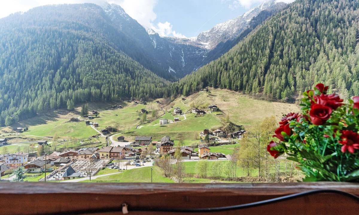 Rabbi Apartment | Loft Panorama: Mountain Views, 7 Beds, 2 Bathrooms in Val di Rabbi
