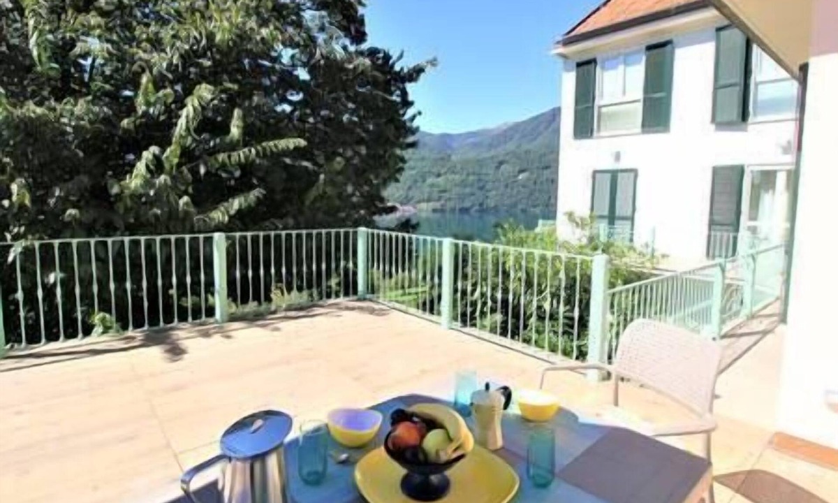 Crabbia Apartment | Looking for a lake view, potrai rilassarti sulla terrazza ammirando il lago