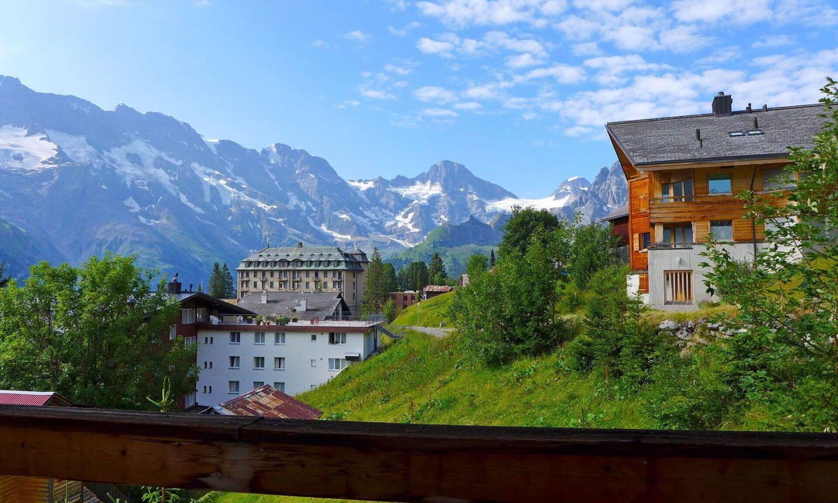 Murren Apartment | Lovely apartment for 10 people with WIFI, TV and balcony