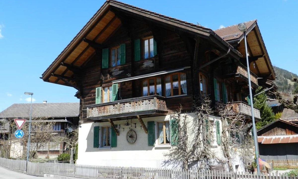 Gstaad Apartment | Lovely apartment for 4 guests with WIFI, TV and pets allowed