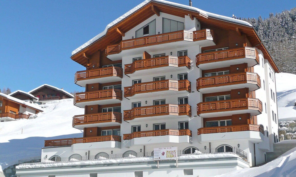 Leukerbad Apartment | Lovely apartment for 4 guests with hot tub, WIFI, TV and balcony