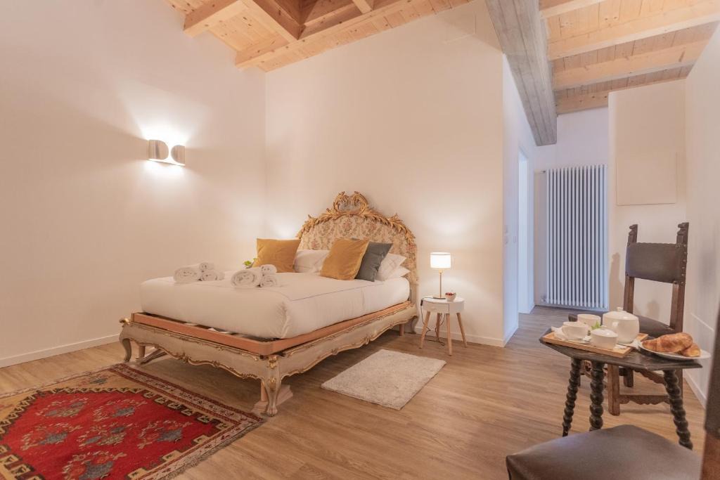 San Fermo della Battaglia Apartment | Luxury Apartments in Villa Cardinal Ciceri by Rent All Como