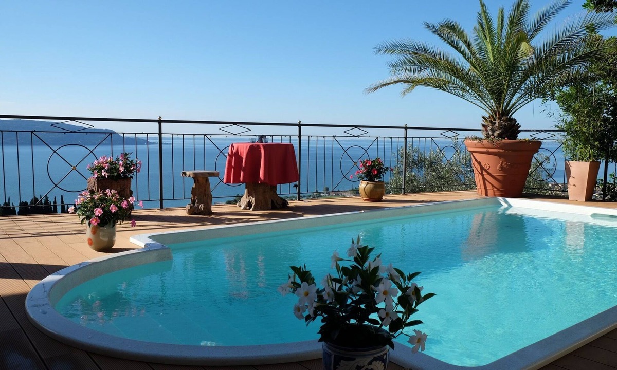 Pulciano Ski Chalet | Luxury living on 100m2 with a magnificent view of Lake Garda - golf and biker paradise