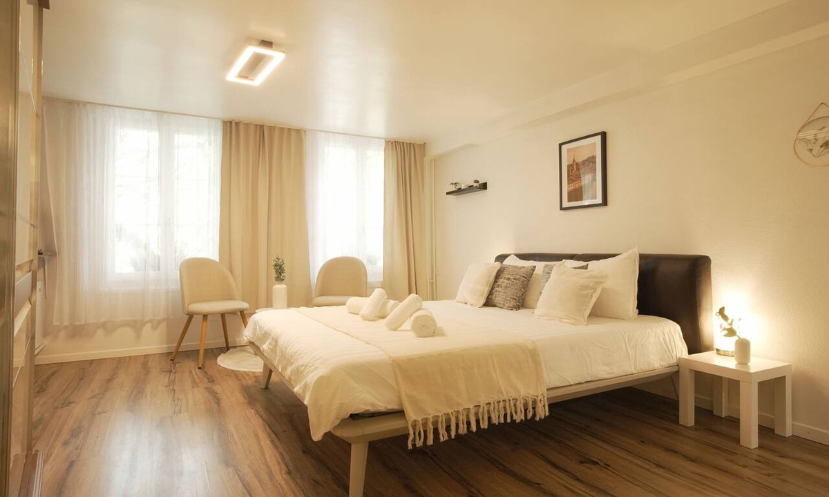 Thun Apartment | Modern Suite with a View of the Aare - Heart of Old Town II