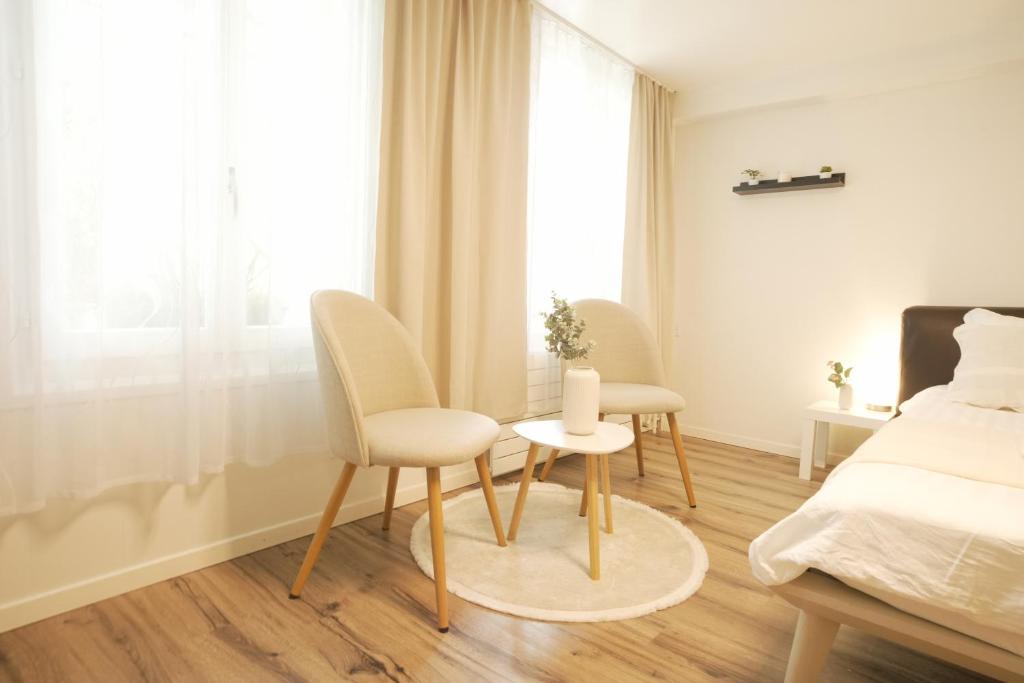 Balliz Apartment | Modern Suite with Aare View - Heart of Old Town ll