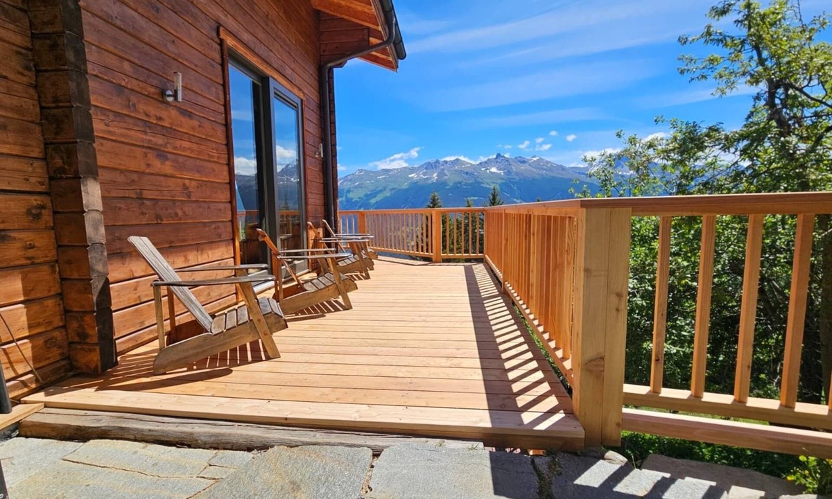Vex Ski Chalet | New for 2026! | 4-minute walk to the ski lift | 10-minute walk to the wellness center/spa | Jacuzzi