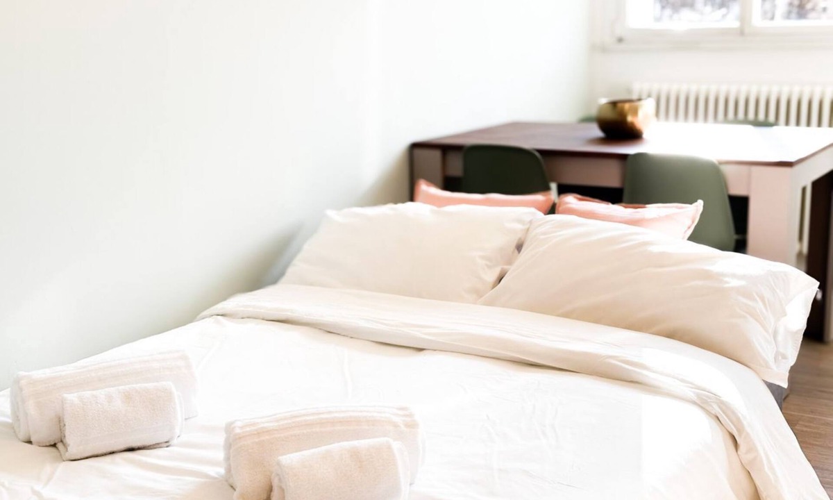 Bicocca House | Newly renovated apartment, located in the lively Bicocca area, right in front of the Arcimboldi Theatre, which offers shows and concerts throughout the year.The location is ideal: a stone's throw from the Greco train stop, from which you can reach the