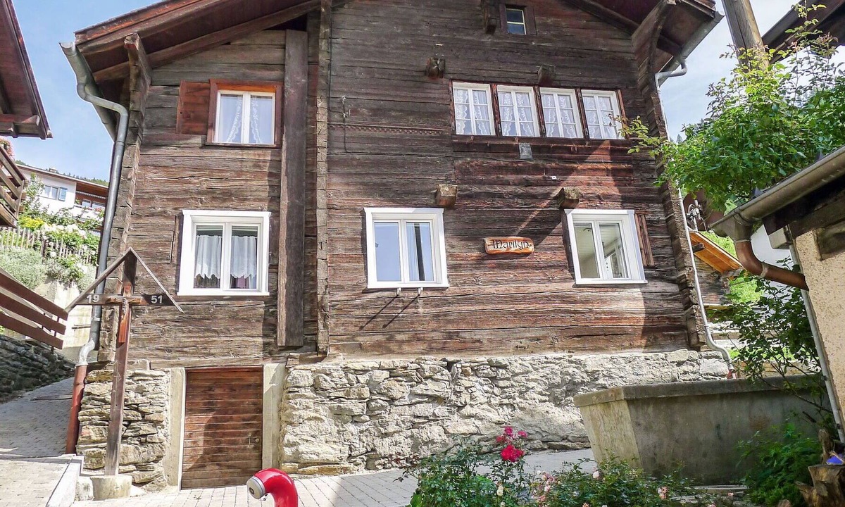 Visperterminen Apartment | Nice apartment for 5 guests with WIFI, TV, patio, pets allowed and parking