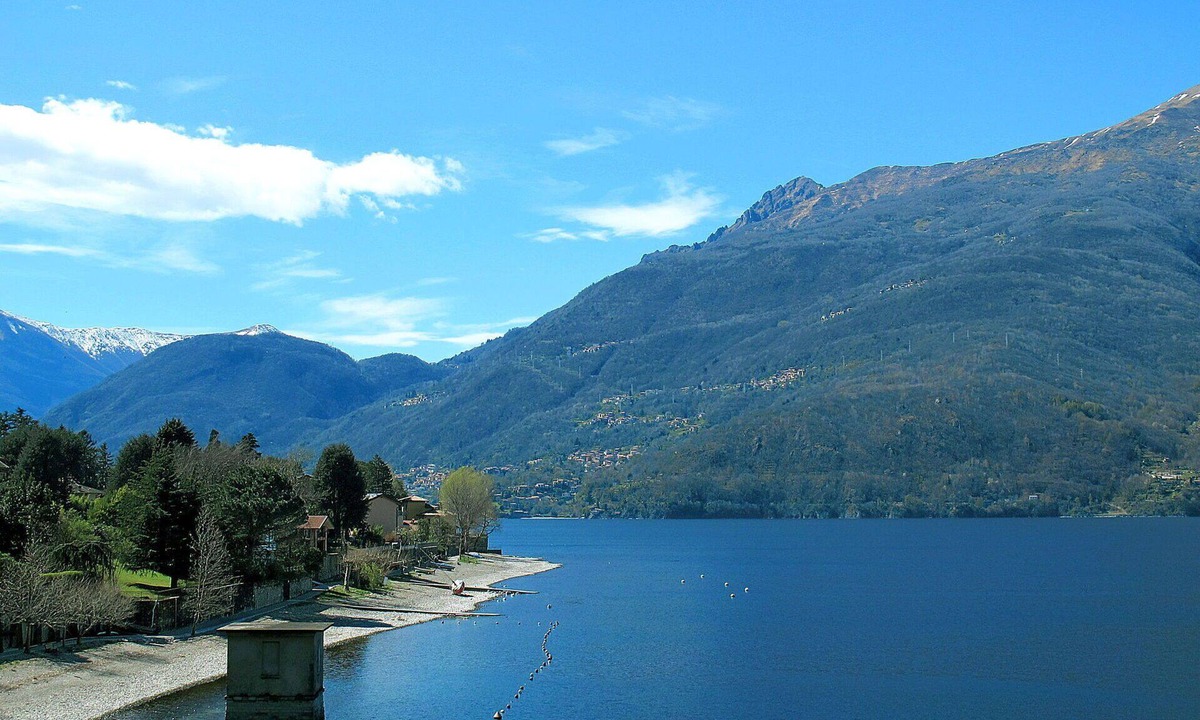 Dervio Apartment | Nice apartment for 4 people with WIFI, pool, A/C, TV, patio and panoramic view