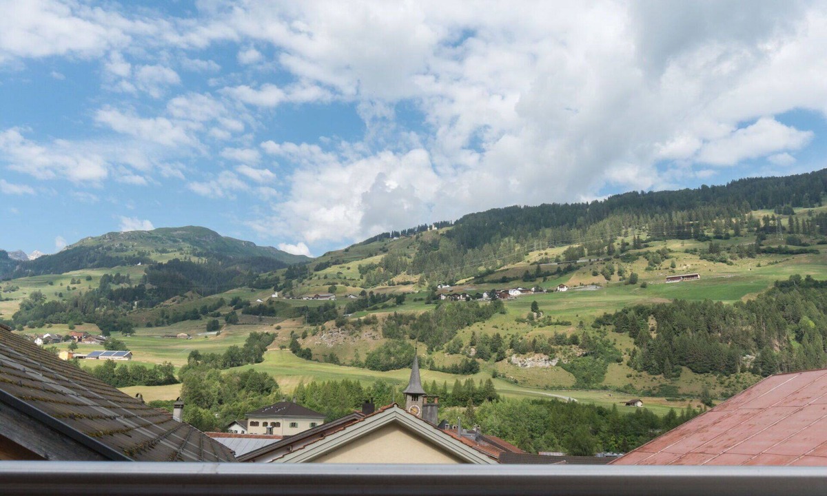 Zillis Apartment | Nice apartment for 7 people with WIFI, TV, balcony and panoramic view
