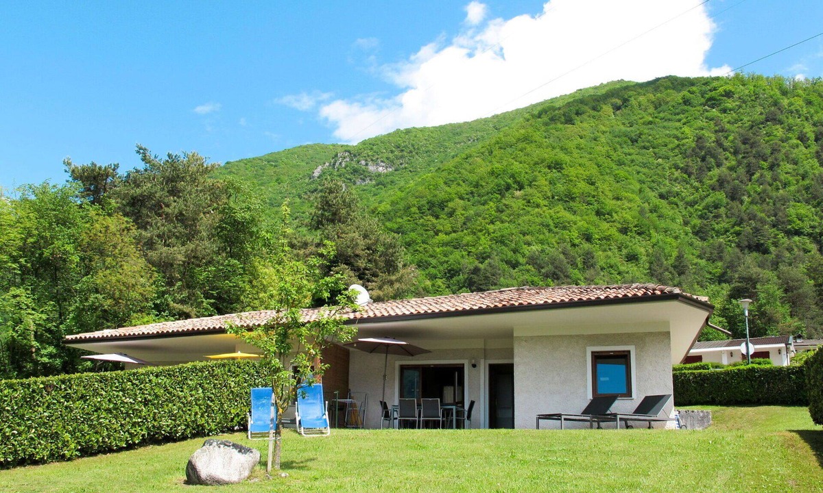Vesta House | Nice apartment in villa for 5 guests with WIFI, TV, terrace and pets allowed