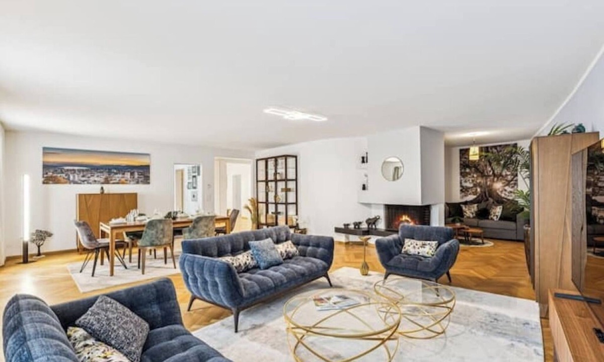 Old Town Apartment | Old Town Gem by Grossmünster | AC | Free Parking
