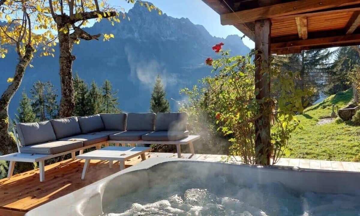 Rougemont Ski Chalet | Paradise View - 5 BR Gstaad Paradise View Chalet with Outdoor Jacuzzi