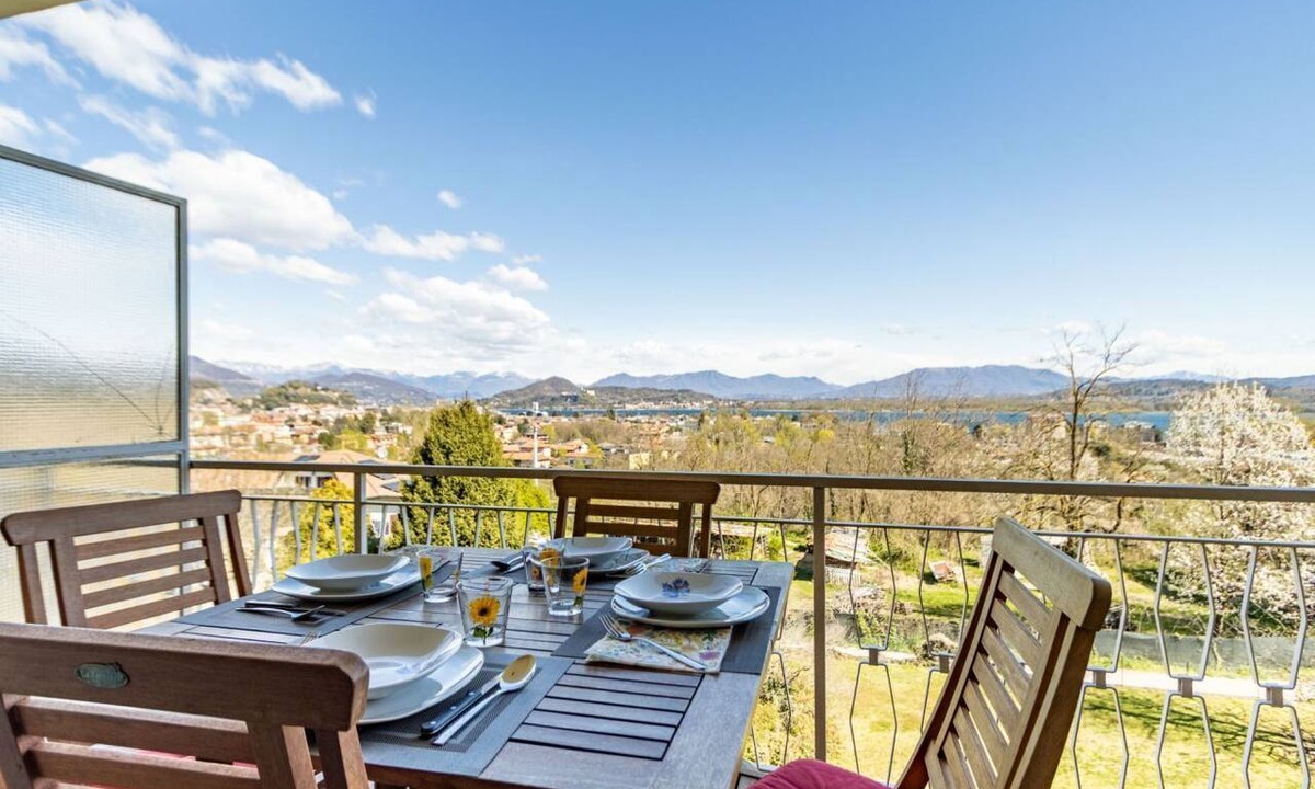 Arona Apartment | Pasadena House - Arona - Terrace with Lake View - AC - By Guestaly